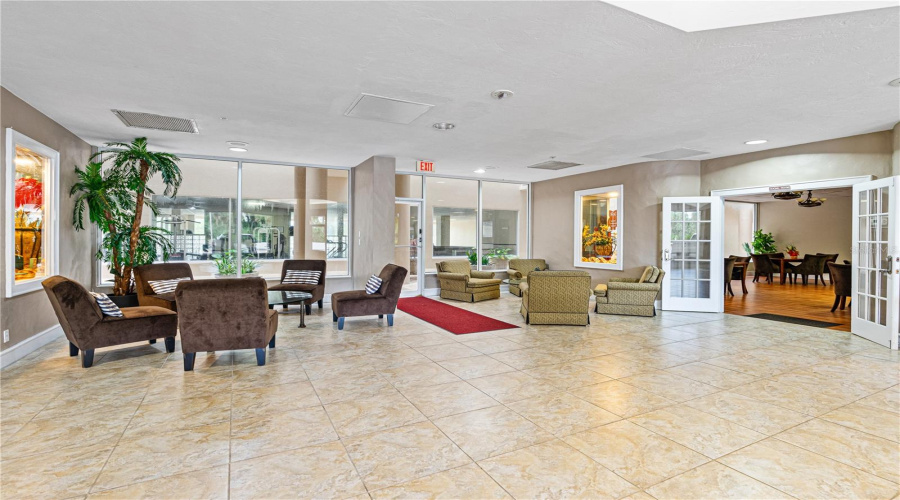 Elegant Lobby With Part Time Manager On Site