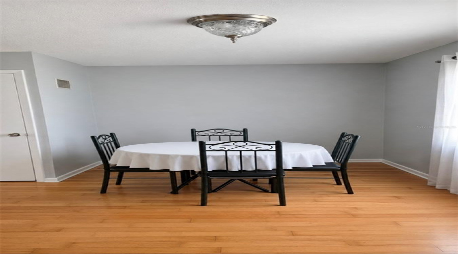 Orlando, Florida 32811, 3 Bedroom Bedrooms, ,2 Bathroombathrooms,Residential,For Sale,Cornelia,0,Mfro6410741