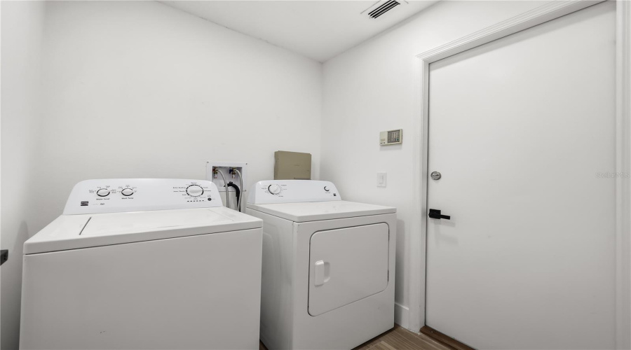 Orlando, Florida 32837, 4 Bedroom Bedrooms, ,2 Bathroombathrooms,Residential,For Sale,Quail Trail,0,Mfro6423230