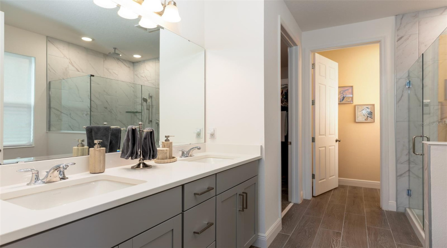 19_Primary Suite - Bathroom (Downstairs)