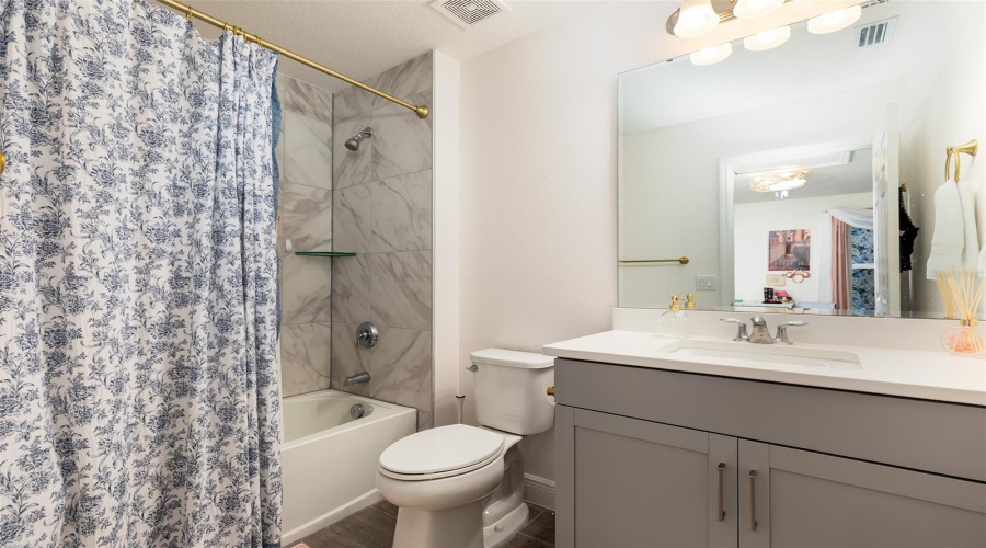 Bathroom 3 (Upstairs)