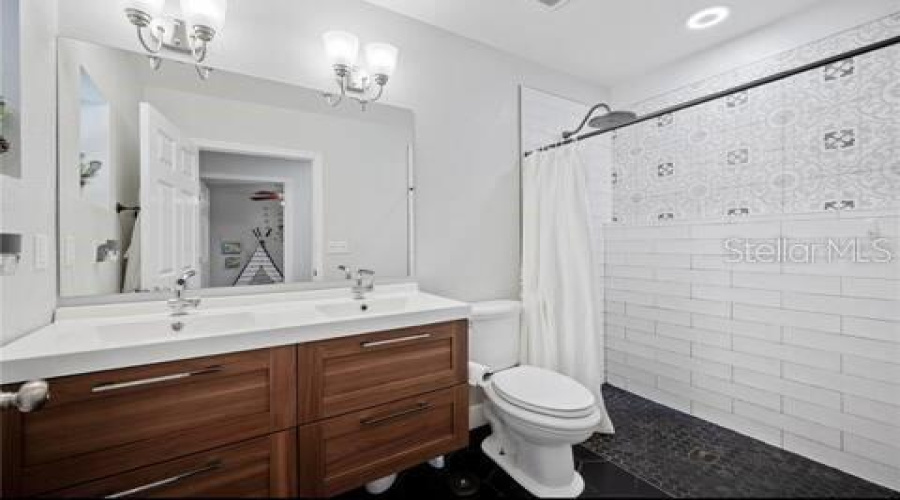 Guest Suite Bathroom