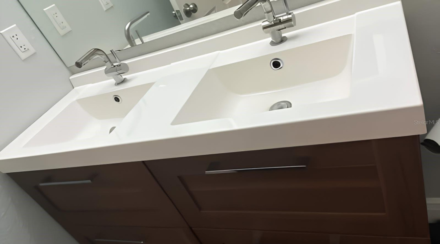 Guest Suite Bathroom