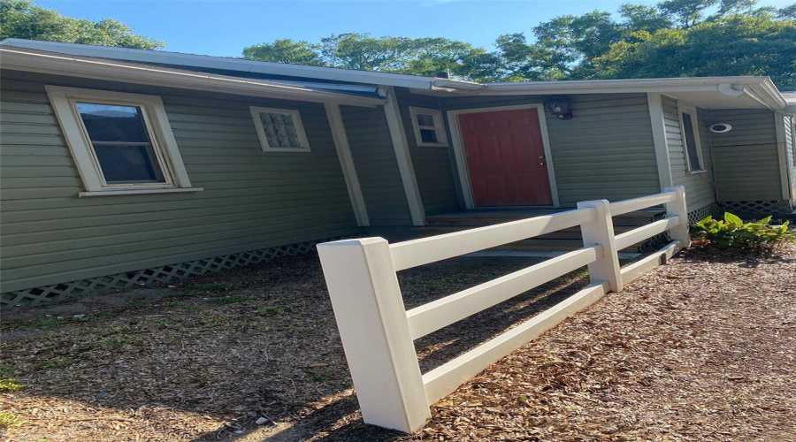 Side Entrance/ Side Walkway