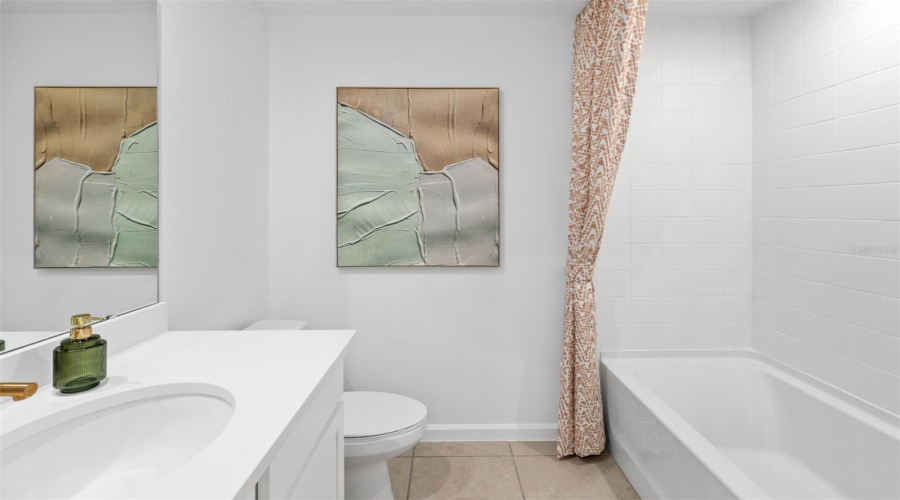 Hickory Grove Aurora Model Bathroom 2