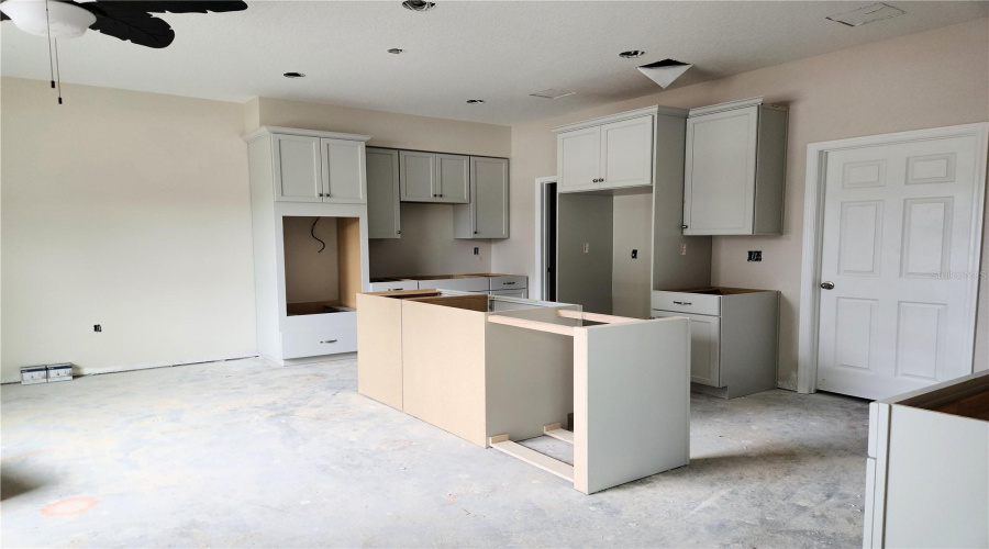 Kitchen, Cook Top And Built In Oven