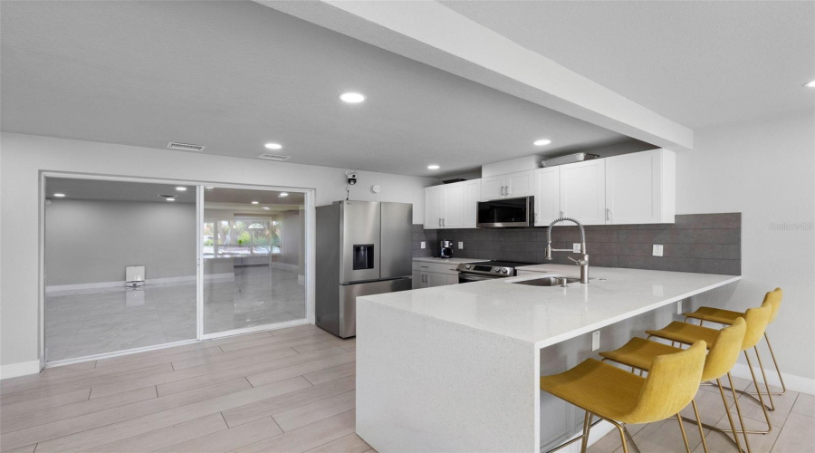Kitchen/ Island