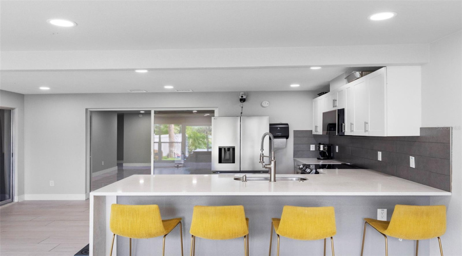 Kitchen/ Island