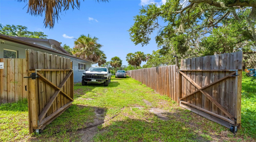 Right Access Gate To Backyard