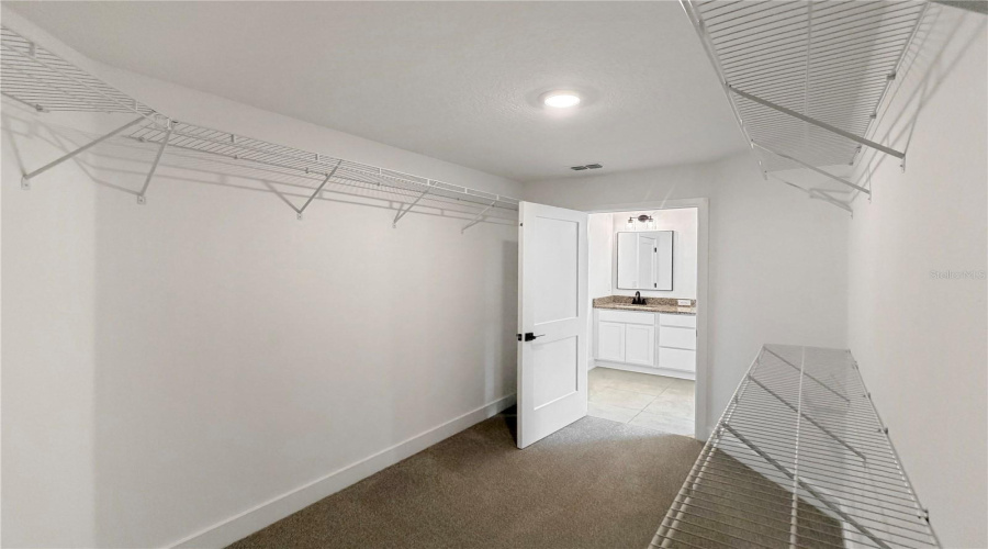 Walking Closet