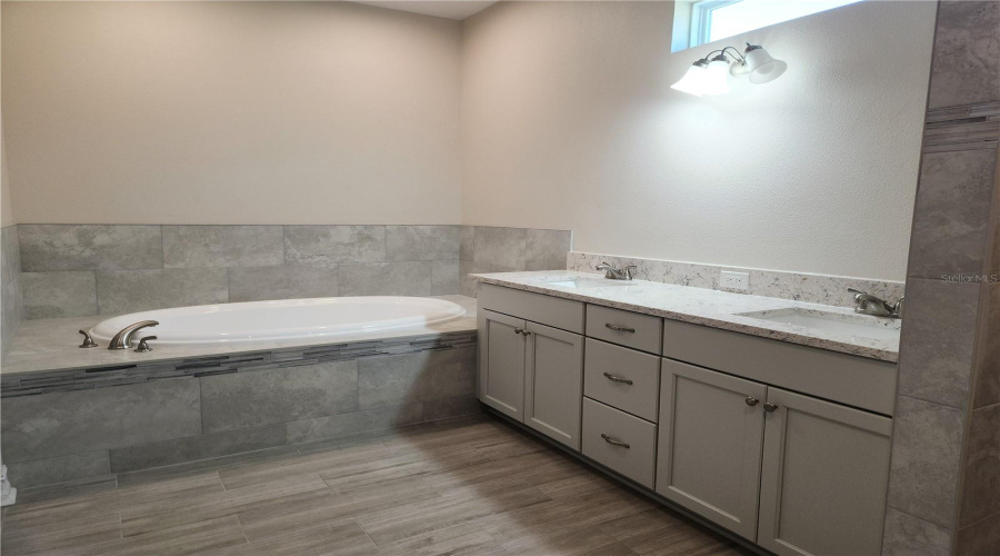Plant City, Florida 33563, 3 Bedroom Bedrooms, ,2 Bathroombathrooms,Residential,For Sale,Shannon Estates,0,Mfrtb8427401