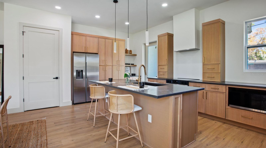 Tampa, Florida 33607, 3 Bedroom Bedrooms, ,2 Bathroombathrooms,Residential,For Sale,Arch,0,Mfrtb8515990