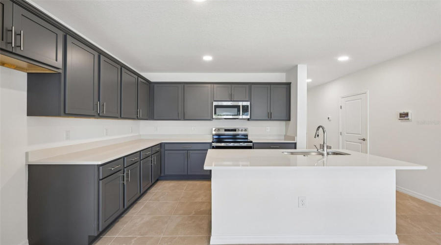 Zephyrhills, Florida 33541, 3 Bedroom Bedrooms, ,2 Bathroombathrooms,Residential,For Sale,Turpins,0,Mfrtb8519421