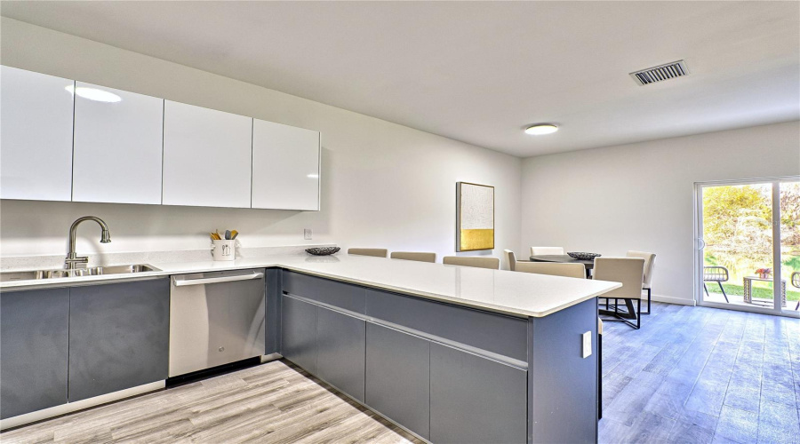 Gainesville, Florida 32605, 3 Bedroom Bedrooms, ,3 Bathroombathrooms,Residential,For Sale,29Th,0,Mfrgc541188