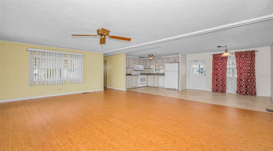 Largo, Florida 33773, 2 Bedroom Bedrooms, ,2 Bathroombathrooms,Residential,For Sale,Tahitian,0,Mfrtb8529171