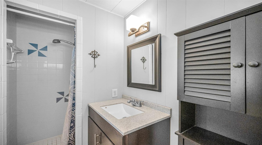 Primary Bathroom En-Suite