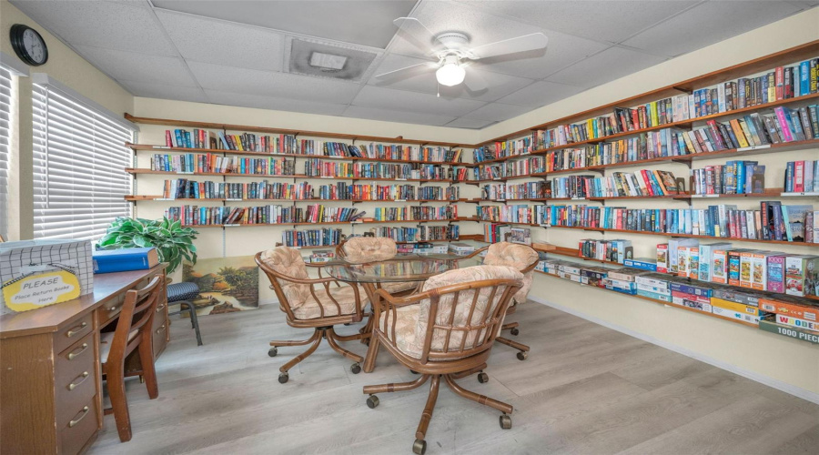 Largo, Florida 33773, 2 Bedroom Bedrooms, ,2 Bathroombathrooms,Residential,For Sale,Tahitian,0,Mfrtb8529171