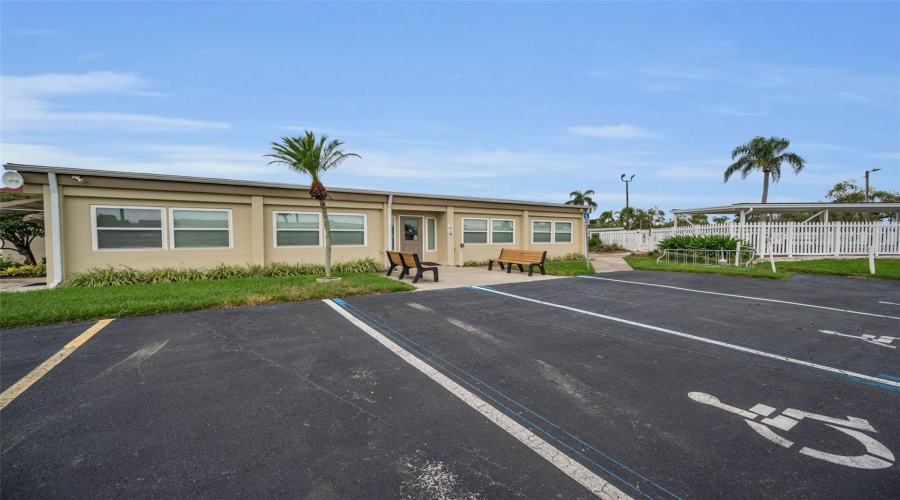 Largo, Florida 33773, 2 Bedroom Bedrooms, ,2 Bathroombathrooms,Residential,For Sale,Tahitian,0,Mfrtb8529171