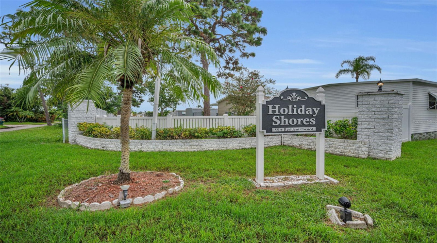 Largo, Florida 33773, 2 Bedroom Bedrooms, ,2 Bathroombathrooms,Residential,For Sale,Tahitian,0,Mfrtb8529171