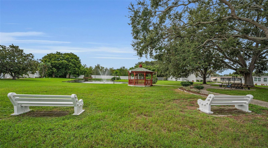 Largo, Florida 33773, 2 Bedroom Bedrooms, ,2 Bathroombathrooms,Residential,For Sale,Tahitian,0,Mfrtb8529171