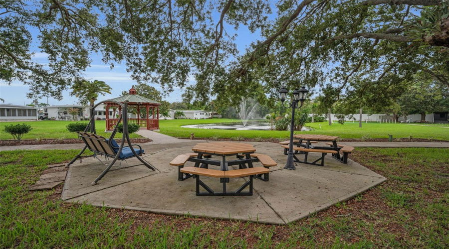 Largo, Florida 33773, 2 Bedroom Bedrooms, ,2 Bathroombathrooms,Residential,For Sale,Tahitian,0,Mfrtb8529171