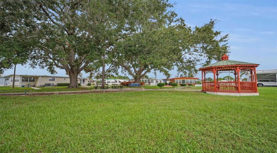 Largo, Florida 33773, 2 Bedroom Bedrooms, ,2 Bathroombathrooms,Residential,For Sale,Tahitian,0,Mfrtb8529171