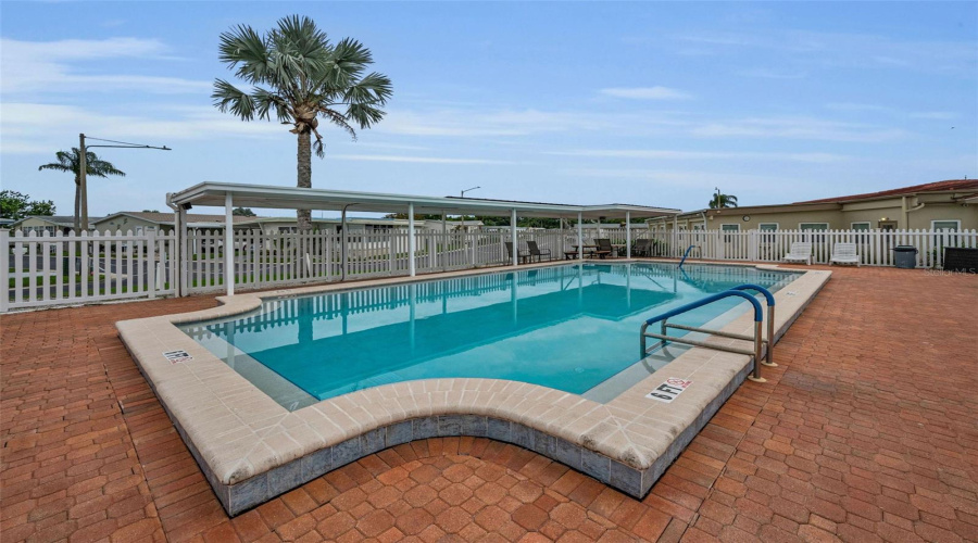 Largo, Florida 33773, 2 Bedroom Bedrooms, ,2 Bathroombathrooms,Residential,For Sale,Tahitian,0,Mfrtb8529171