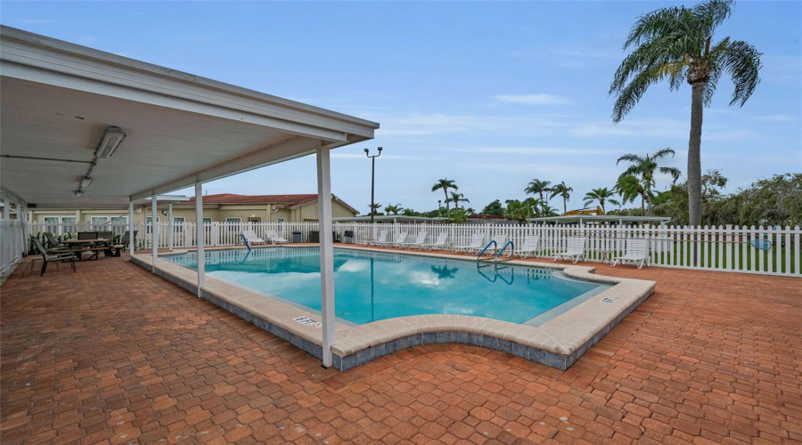 Largo, Florida 33773, 2 Bedroom Bedrooms, ,2 Bathroombathrooms,Residential,For Sale,Tahitian,0,Mfrtb8529171