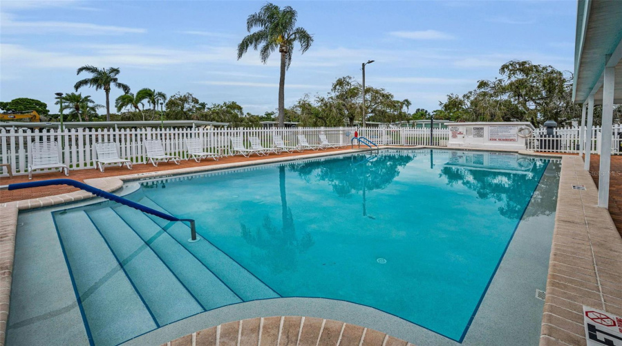 Largo, Florida 33773, 2 Bedroom Bedrooms, ,2 Bathroombathrooms,Residential,For Sale,Tahitian,0,Mfrtb8529171