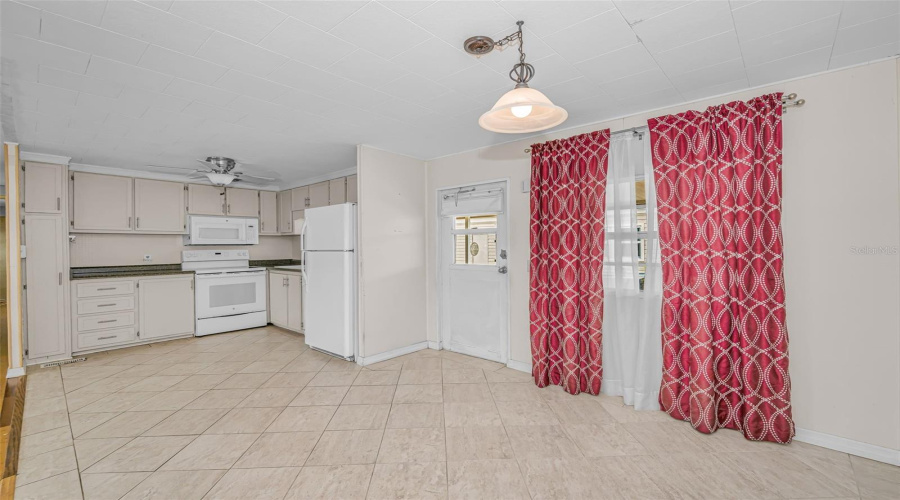 Largo, Florida 33773, 2 Bedroom Bedrooms, ,2 Bathroombathrooms,Residential,For Sale,Tahitian,0,Mfrtb8529171