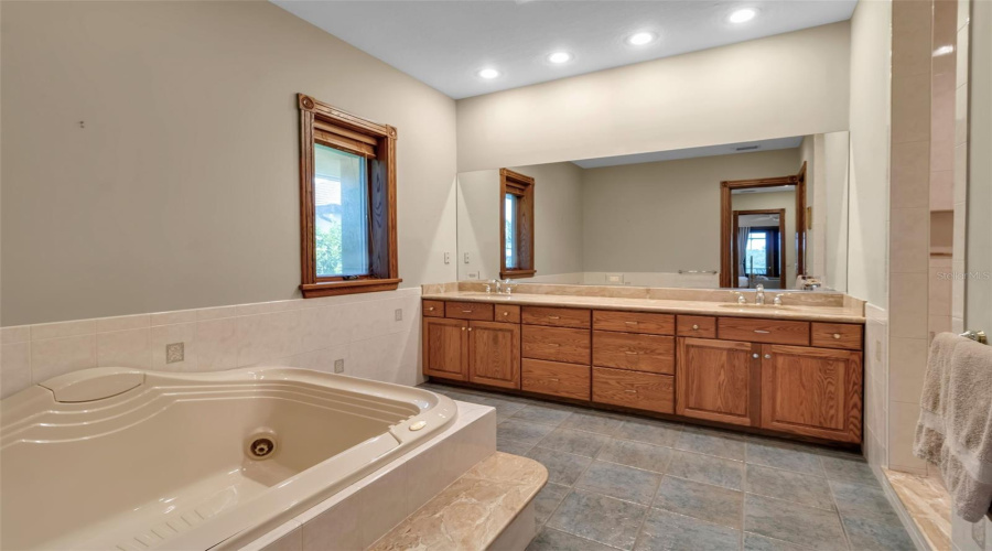 Nokomis, Florida 34275, 3 Bedroom Bedrooms, ,2 Bathroombathrooms,Residential,For Sale,Laurel,0,Mfra4694029