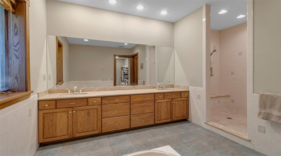 Nokomis, Florida 34275, 3 Bedroom Bedrooms, ,2 Bathroombathrooms,Residential,For Sale,Laurel,0,Mfra4694029