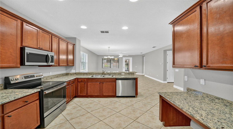 Kissimmee, Florida 34759, 2 Bedroom Bedrooms, ,2 Bathroombathrooms,Residential,For Sale,Presido Park,0,Mfrtb8429298