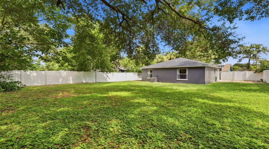 Tampa, Florida 33604, 3 Bedroom Bedrooms, ,2 Bathroombathrooms,Residential,For Sale,Cluster,0,Mfrtb8536612