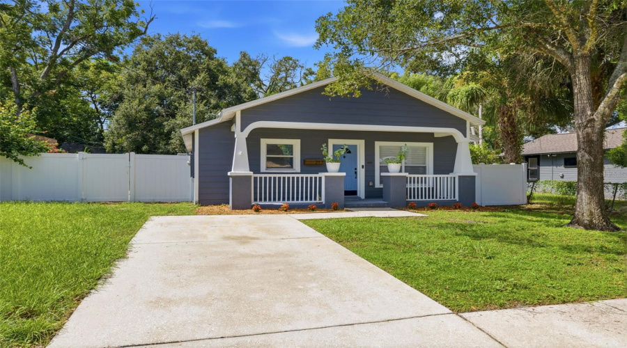 Tampa, Florida 33604, 3 Bedroom Bedrooms, ,2 Bathroombathrooms,Residential,For Sale,Cluster,0,Mfrtb8536612