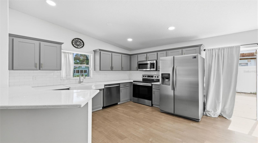 Tampa, Florida 33604, 3 Bedroom Bedrooms, ,2 Bathroombathrooms,Residential,For Sale,Cluster,0,Mfrtb8536612