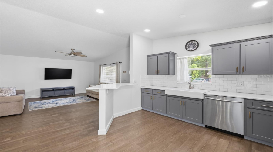 Tampa, Florida 33604, 3 Bedroom Bedrooms, ,2 Bathroombathrooms,Residential,For Sale,Cluster,0,Mfrtb8536612