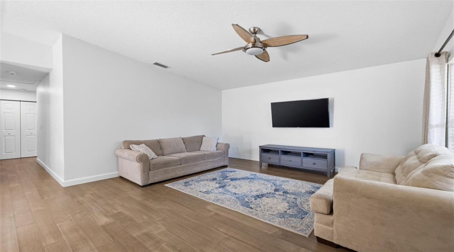 Tampa, Florida 33604, 3 Bedroom Bedrooms, ,2 Bathroombathrooms,Residential,For Sale,Cluster,0,Mfrtb8536612