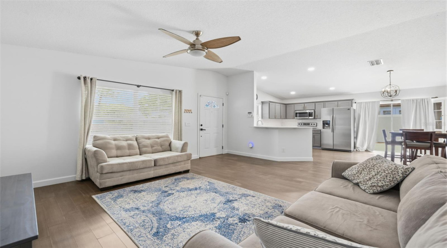 Tampa, Florida 33604, 3 Bedroom Bedrooms, ,2 Bathroombathrooms,Residential,For Sale,Cluster,0,Mfrtb8536612
