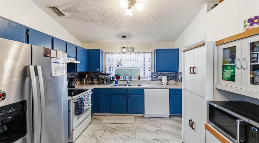 Orlando, Florida 32817, 3 Bedroom Bedrooms, ,2 Bathroombathrooms,Residential,For Sale,Rose Brook,0,Mfro6416693