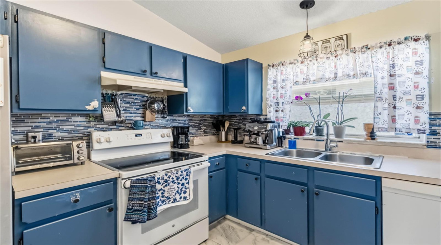 Orlando, Florida 32817, 3 Bedroom Bedrooms, ,2 Bathroombathrooms,Residential,For Sale,Rose Brook,0,Mfro6416693