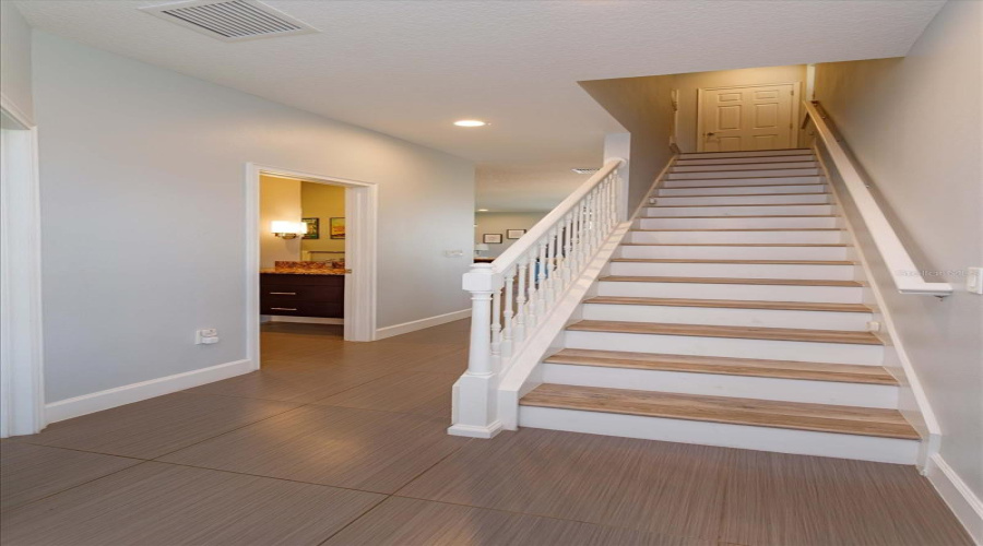 Welcoming Foyer, Creating An Inviting First Impression.