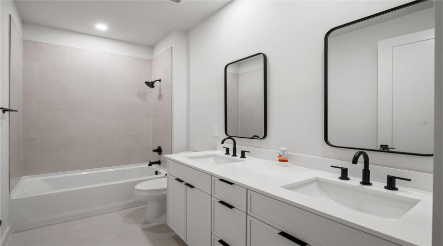 Lady Lake, Florida 32159, 4 Bedroom Bedrooms, ,3 Bathroombathrooms,Residential,For Sale,Skyfield,0,Mfrg5105211