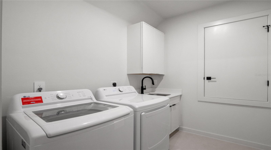 Lady Lake, Florida 32159, 4 Bedroom Bedrooms, ,3 Bathroombathrooms,Residential,For Sale,Skyfield,0,Mfrg5105211