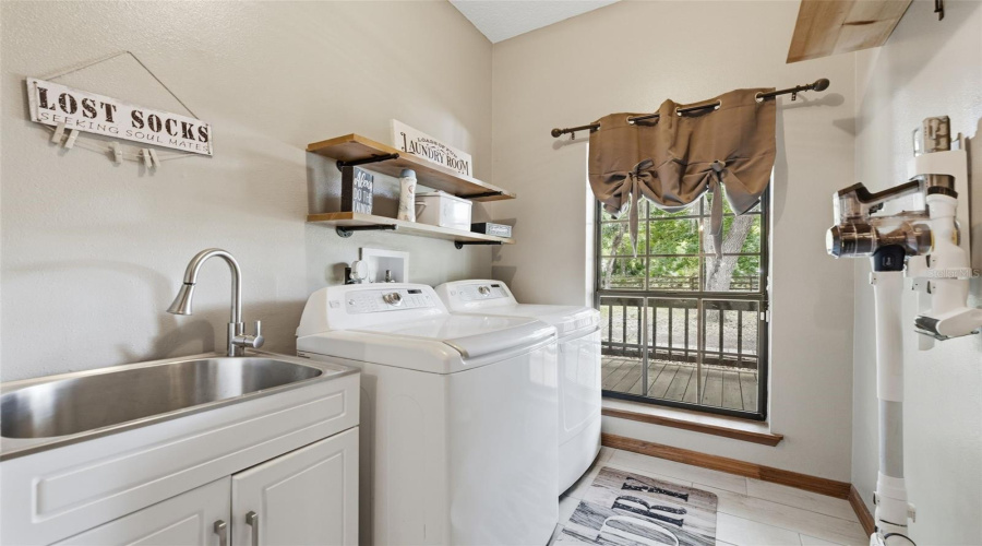 Geneva, Florida 32732, 5 Bedroom Bedrooms, ,3 Bathroombathrooms,Residential,For Sale,Jungle,0,Mfrv4949688