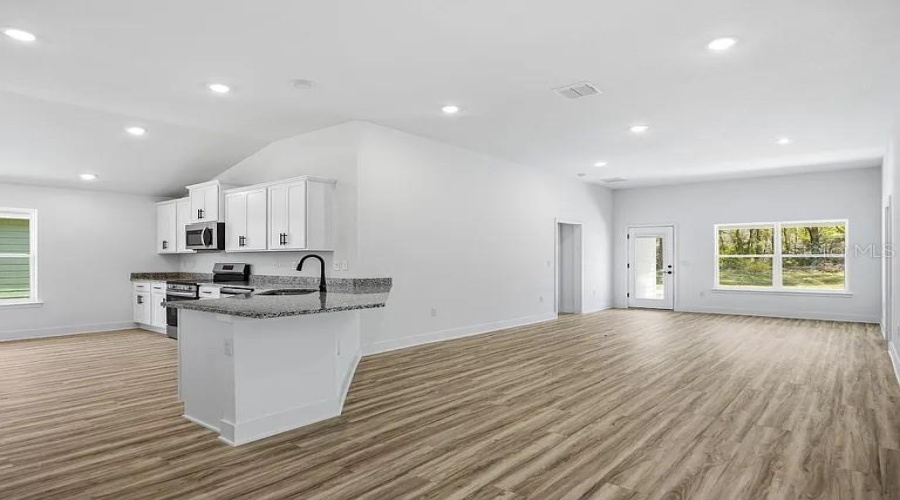Alachua, Florida 32615, 4 Bedroom Bedrooms, ,2 Bathroombathrooms,Residential,For Sale,178Th,0,Mfrgc541921
