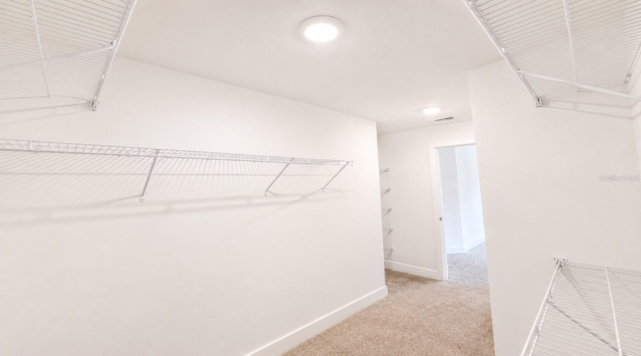 Walking Closet