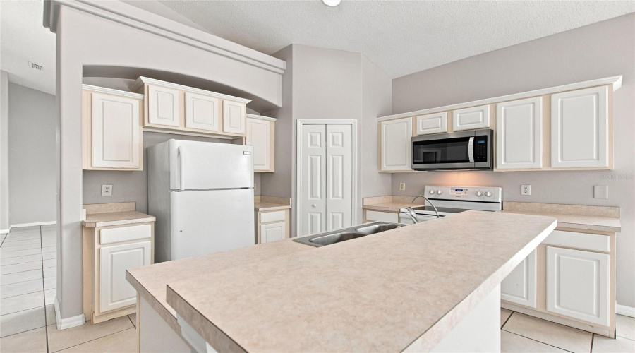 Clermont, Florida 34714, 4 Bedroom Bedrooms, ,3 Bathroombathrooms,Residential,For Sale,Palm Spring,0,Mfro6433273