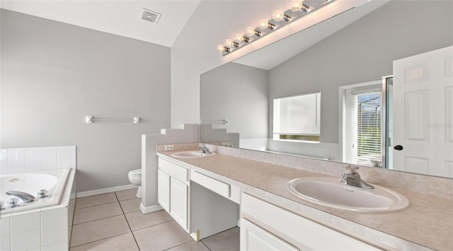 Clermont, Florida 34714, 4 Bedroom Bedrooms, ,3 Bathroombathrooms,Residential,For Sale,Palm Spring,0,Mfro6433273