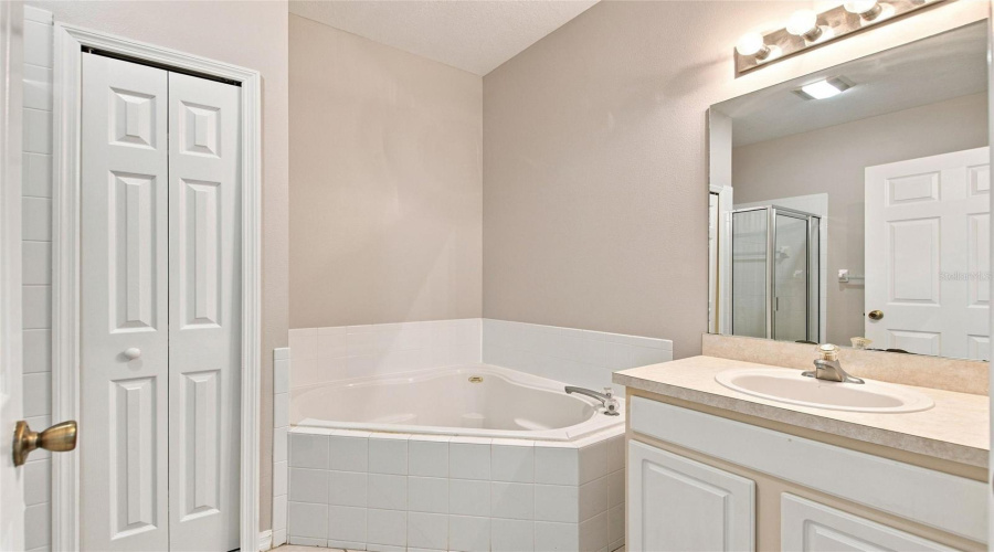 Clermont, Florida 34714, 4 Bedroom Bedrooms, ,3 Bathroombathrooms,Residential,For Sale,Palm Spring,0,Mfro6433273